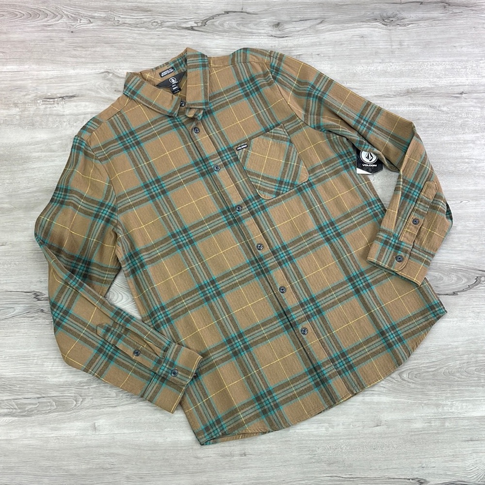 VOLCOM- Men’s long sleeve collared button-down shirt